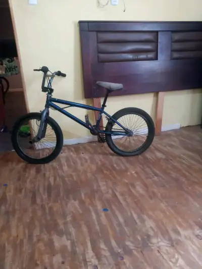 Bicicleta BMX azul - miniatura 1