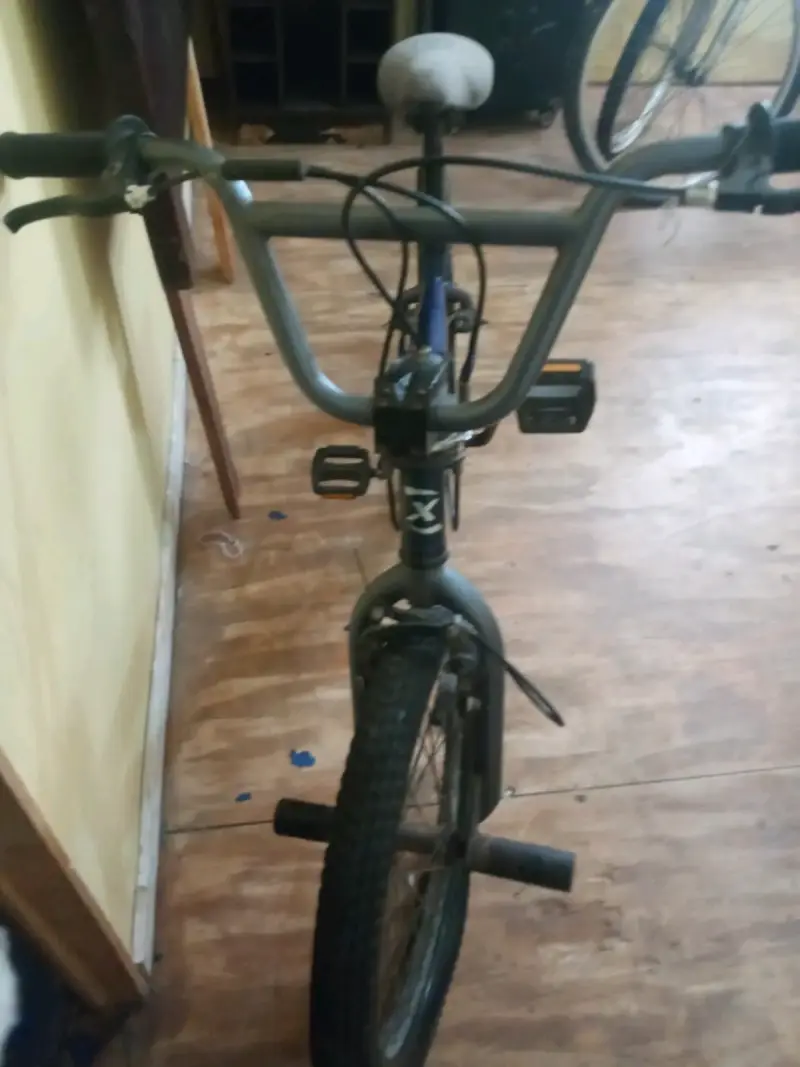 Bicicleta BMX azul - 2