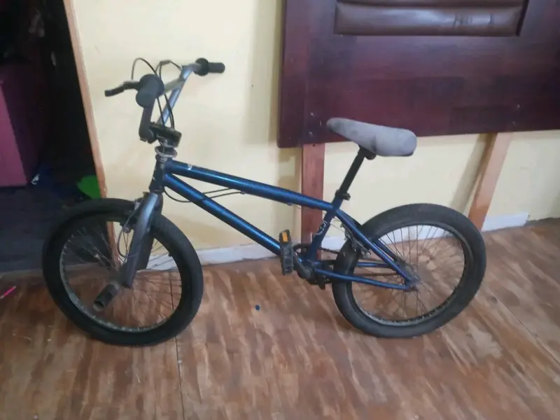 Bicicleta BMX azul - 3