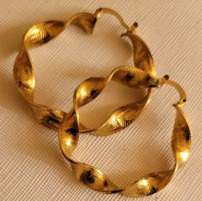 Aros dorados estilo retorcido - miniatura 1