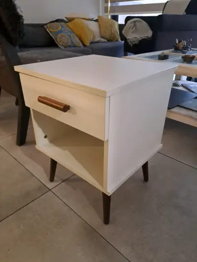 Mesa de noche blanca - miniatura 1