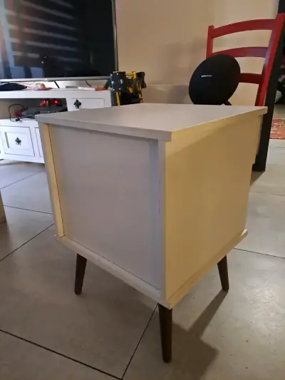 Mesa de noche blanca - miniatura 3