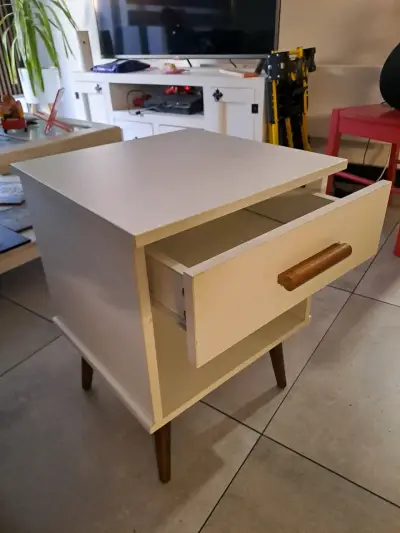 Mesa de noche blanca - miniatura 4