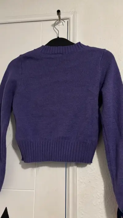Suéter morado ajustado - miniatura 2