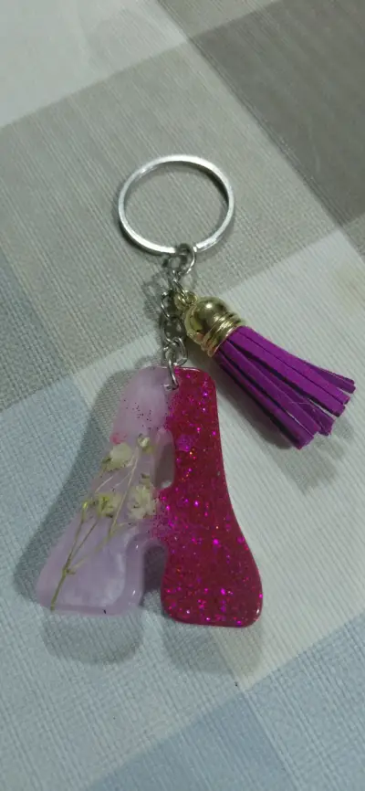 Llavero letra M con brillantina - miniatura 3