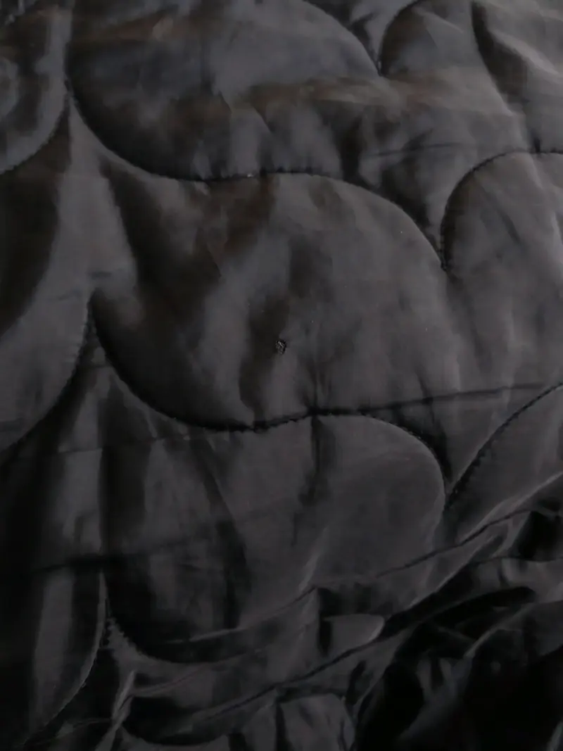 Chaqueta negra acolchada - 4