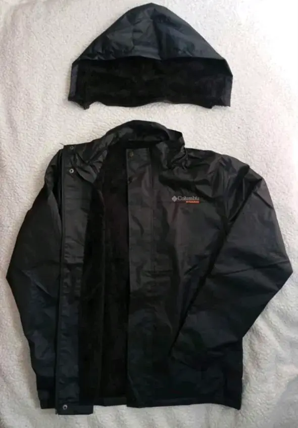 Chaqueta impermeable azul con capucha - 3