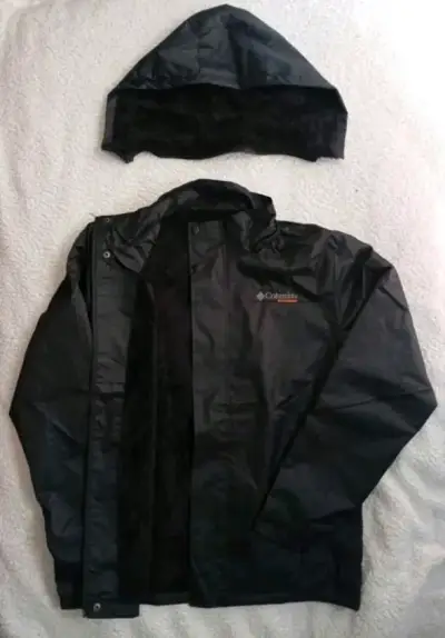 Chaqueta impermeable azul con capucha - miniatura 3