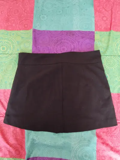 Falda negra con etiqueta - miniatura 2