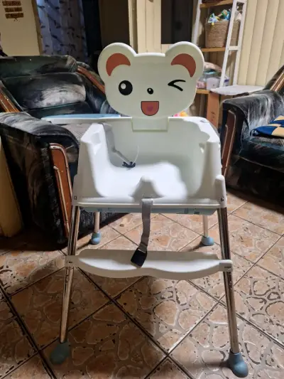 Silla alta de bebé con diseño de oso - miniatura 1