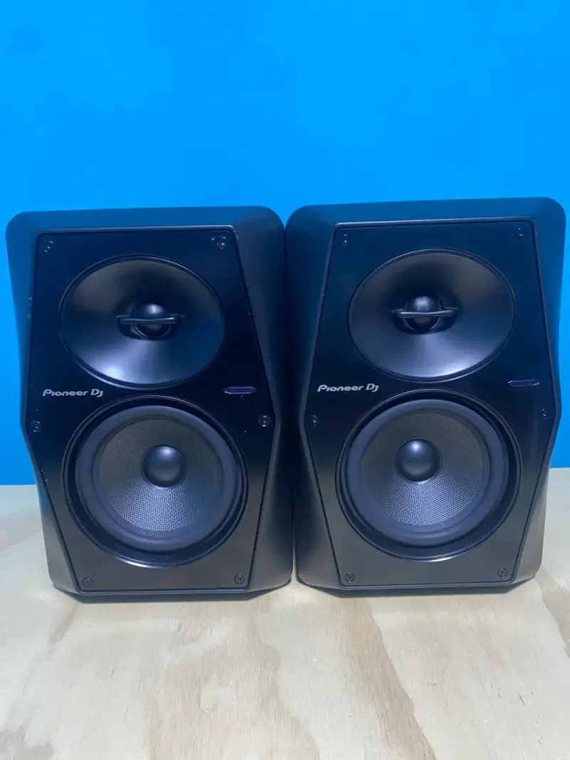 Parlantes Pioneer DJ negros