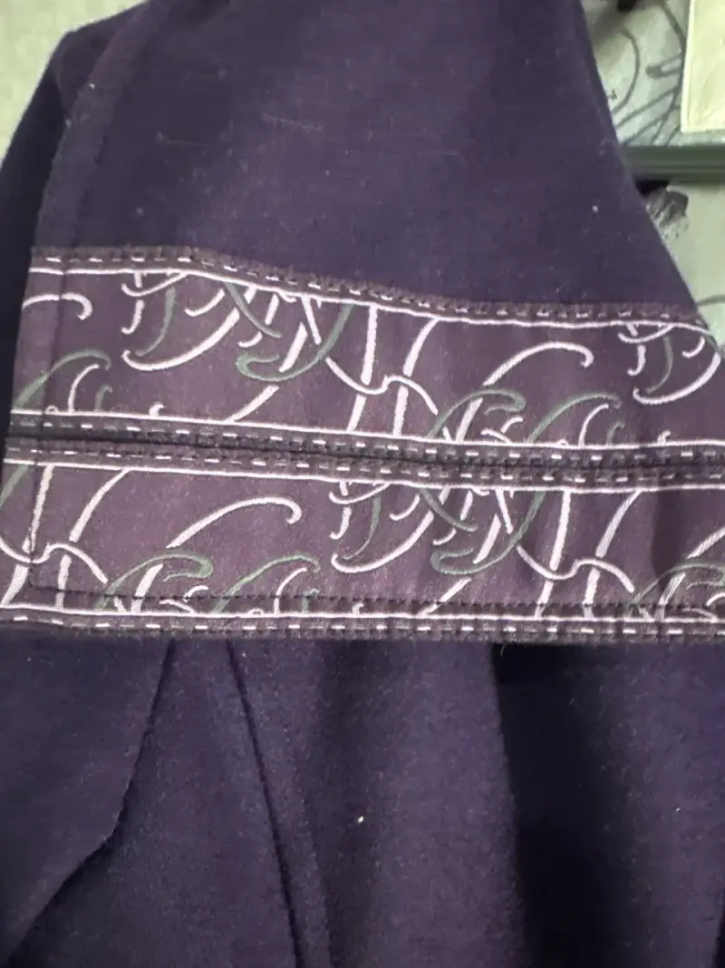 Chaqueta morada con detalles - 3