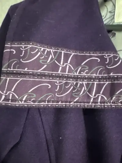 Chaqueta morada con detalles - miniatura 3