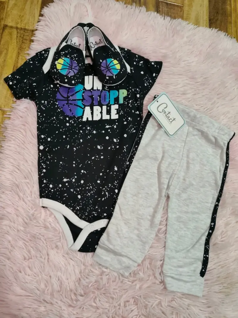 Conjunto bebé estampado y zapatitos
