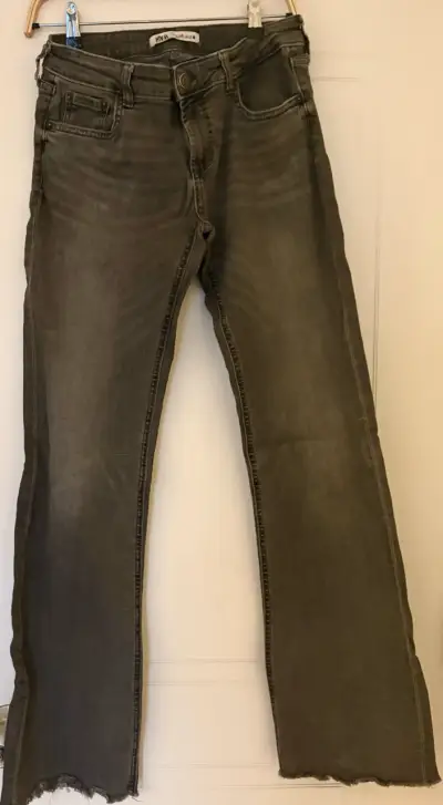 Jeans grises Zara desgastados - miniatura 1