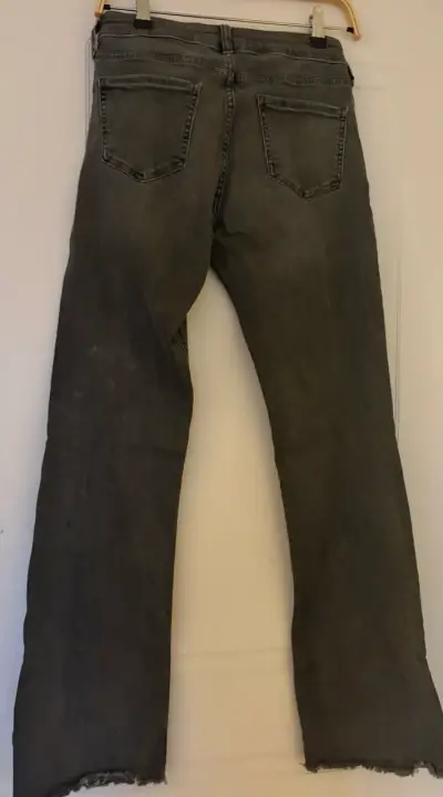Jeans grises Zara desgastados - miniatura 2