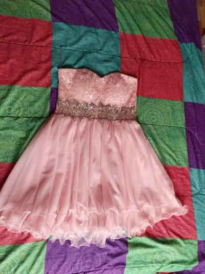 Vestido rosa de encaje elegante - miniatura 1