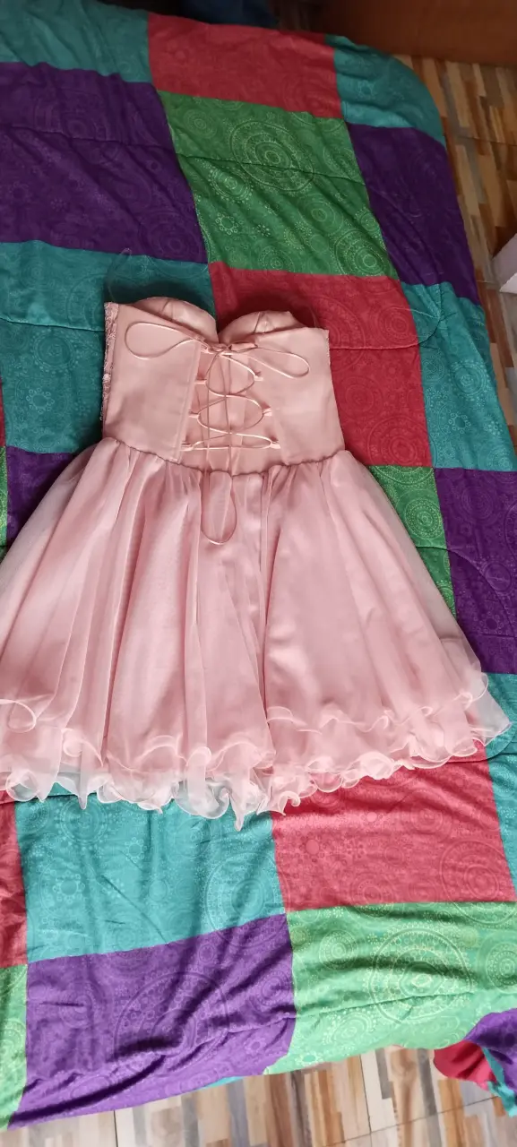 Vestido rosa de encaje elegante - 2