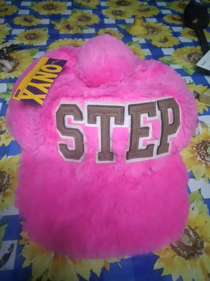 Gorro de peluche rosa "STEP"