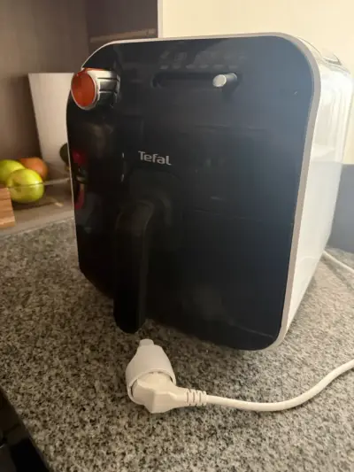 Freidora de aire Tefal negra - miniatura 1