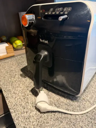 Freidora de aire Tefal negra - miniatura 2