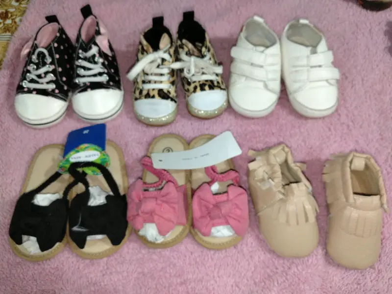 Zapatos y ropa de bebé - 2