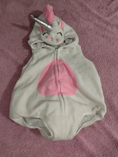 Zapatos y ropa de bebé - miniatura 2
