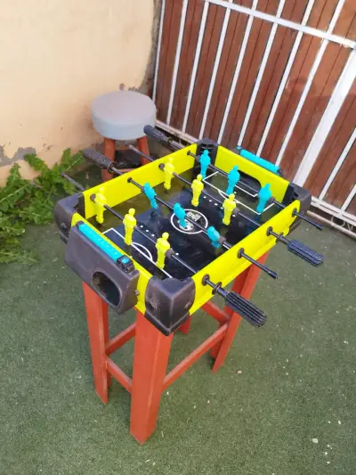Mesa de taca taca para niños - miniatura 1