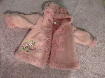 Zapatos y ropa de bebé - miniatura 3