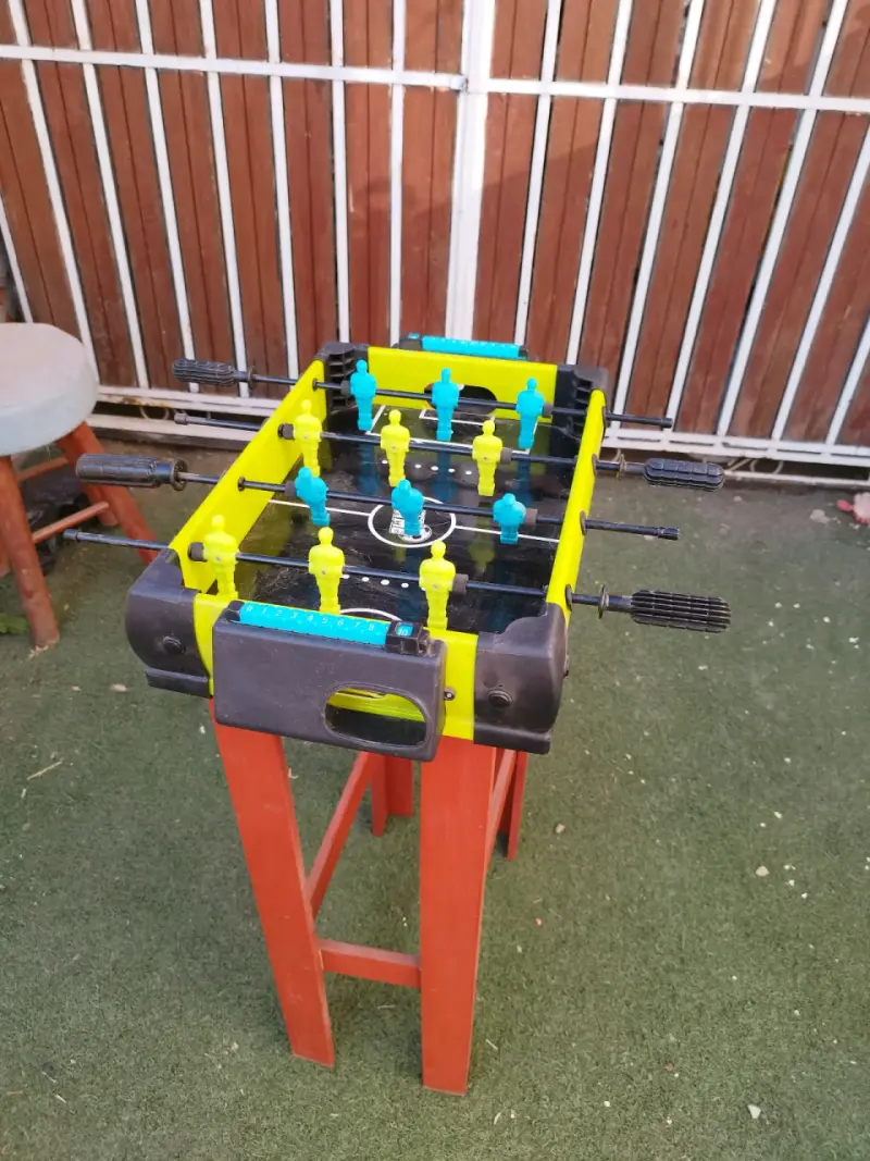Mesa de taca taca para niños - 2