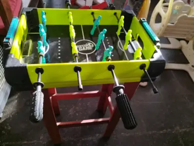 Mesa de taca taca para niños - miniatura 3