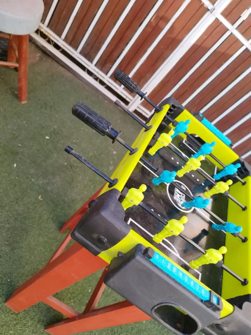 Mesa de taca taca para niños - 6
