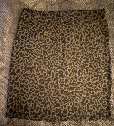 Falda estilo animal print - miniatura 1