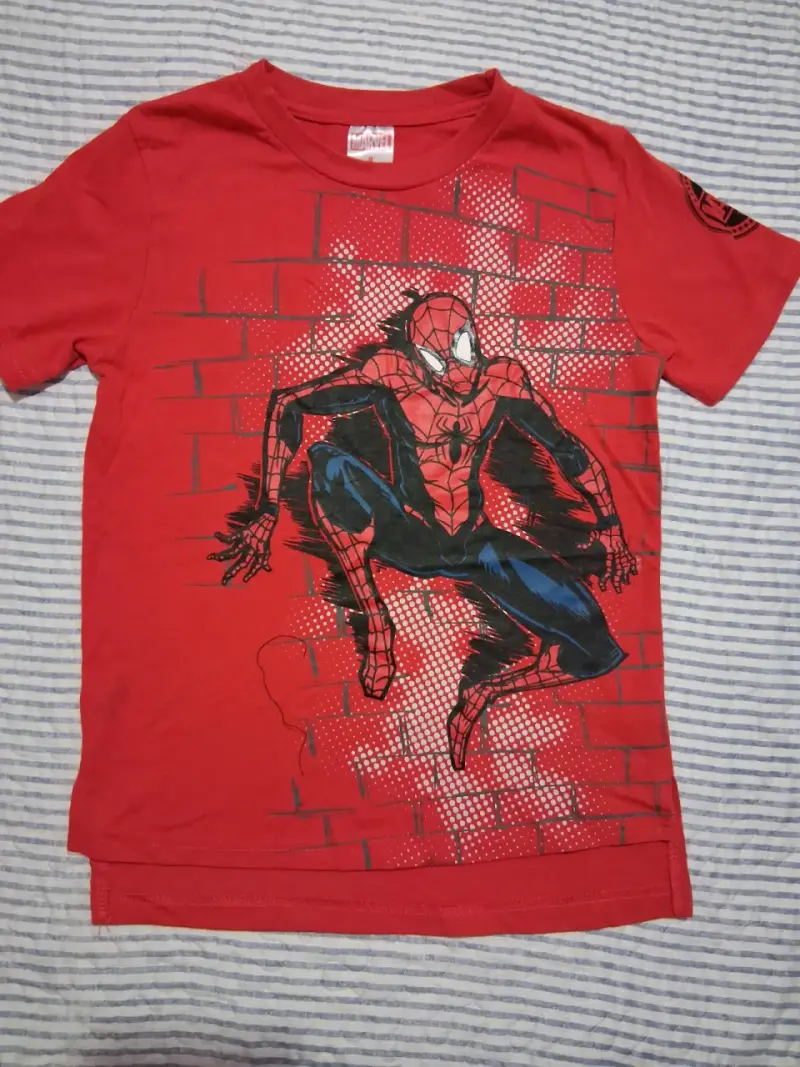 Polera roja Spider-Man niño talla 8