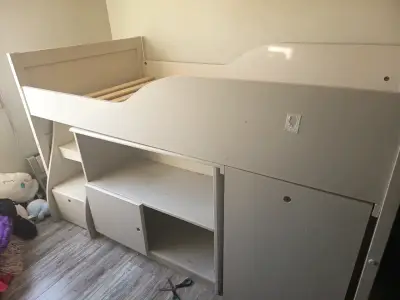 Cama alta con estantería integrada - miniatura 3