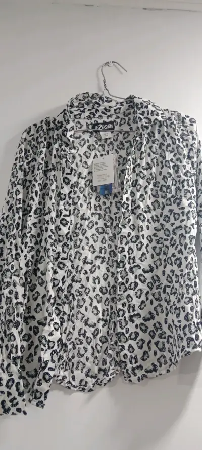 Blusa estampada blanco y negro - miniatura 1