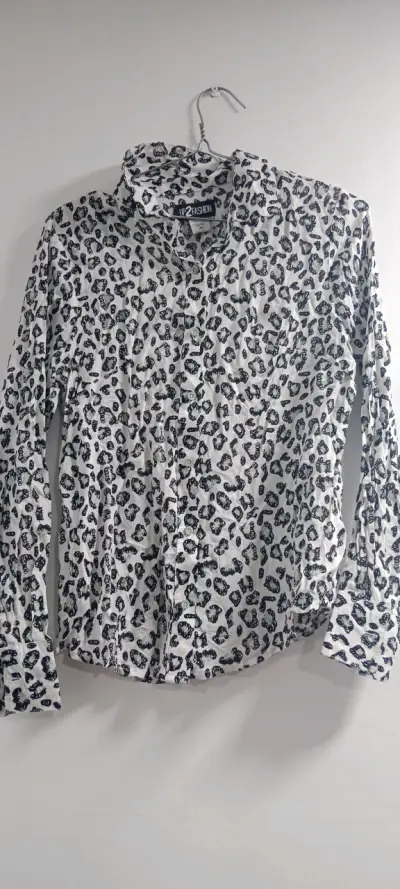 Blusa estampada blanco y negro - miniatura 2