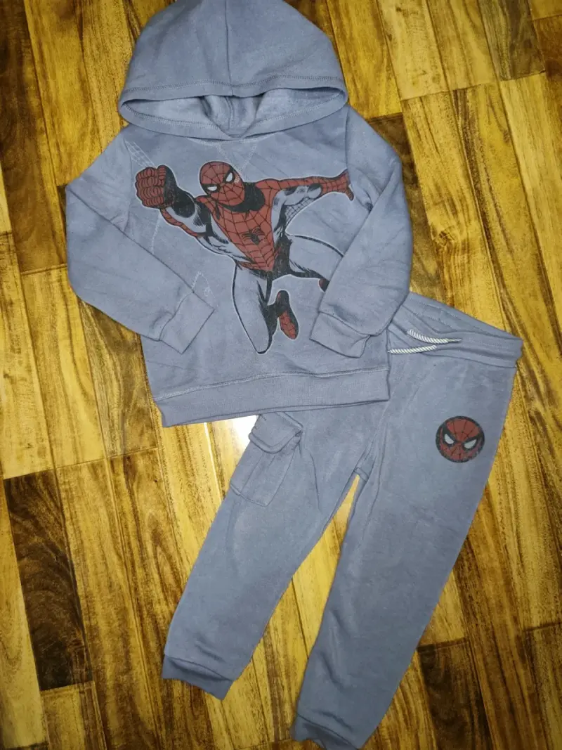 Conjunto polerón y pantalón Spiderman