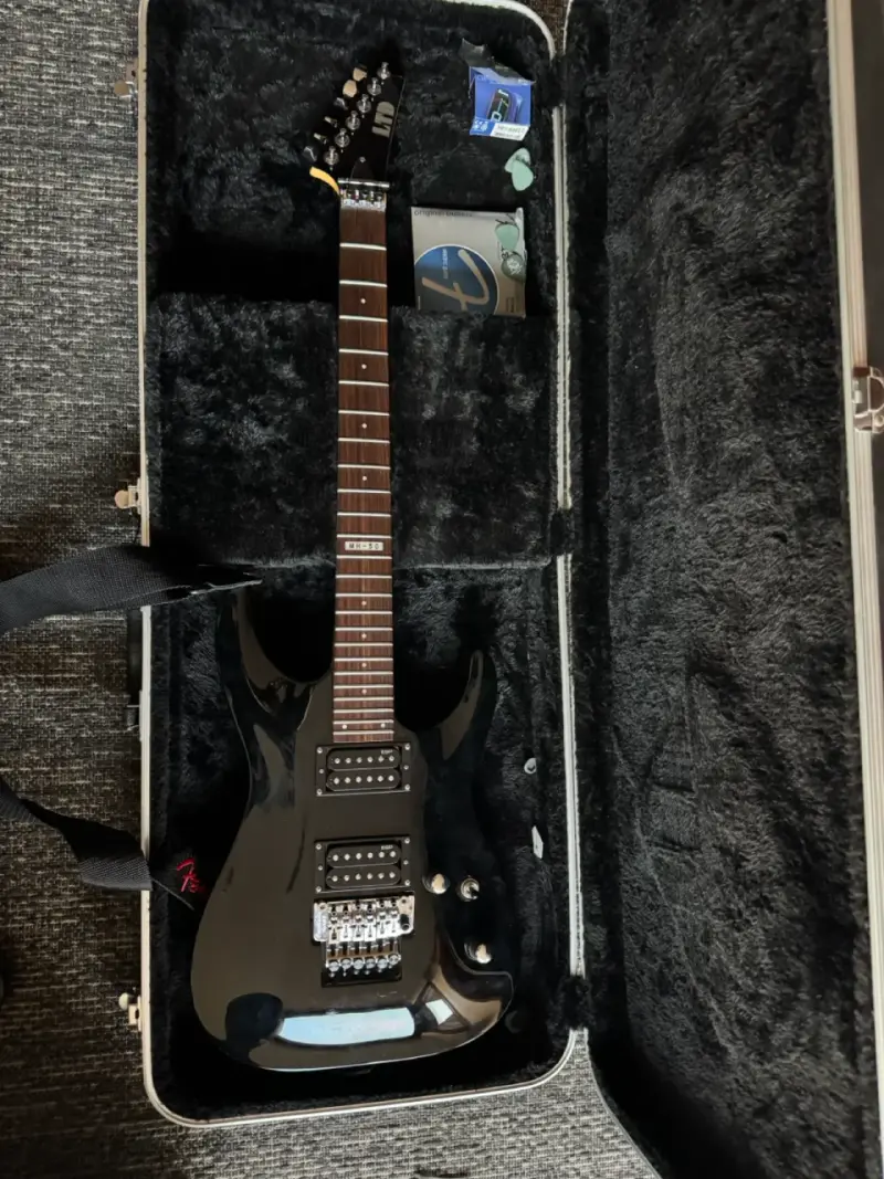 Guitarra ESP LTD MH-50 + Ampli Laney LX20R + Caja - 1