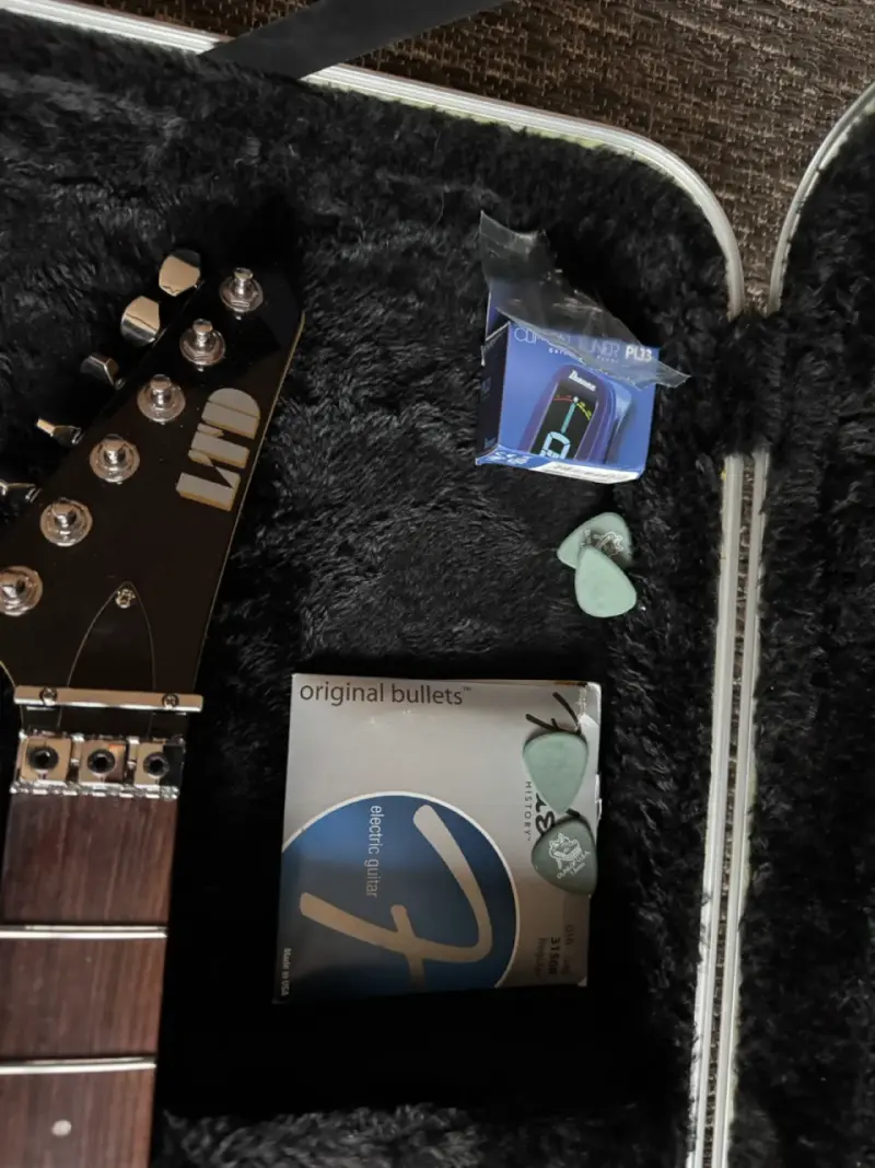 Guitarra ESP LTD MH-50 + Ampli Laney LX20R + Caja - 2