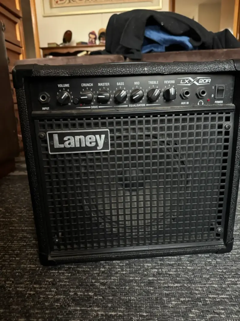 Guitarra ESP LTD MH-50 + Ampli Laney LX20R + Caja - 5