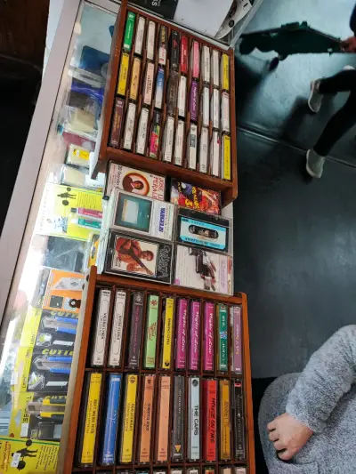 Lote de cassettes de música variada - miniatura 3