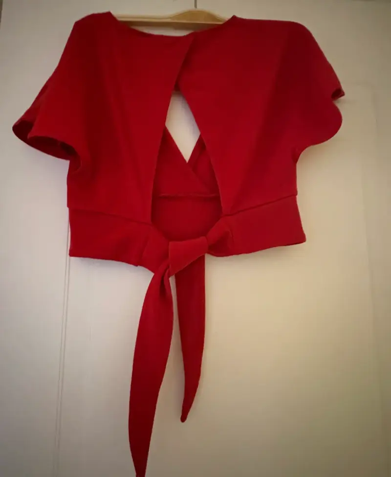Top rojo escote en V - 2