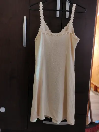 Vestido amarillo claro de tirantes - miniatura 2