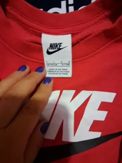 Poleron rojo Nike talla 6 a 7 - miniatura 1