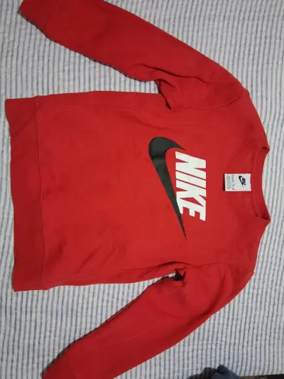 Poleron rojo Nike talla 6 a 7 - miniatura 2