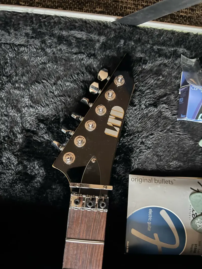 Guitarra Eléctrica ESP LTD MH-50 Black Floyd Rose - 2
