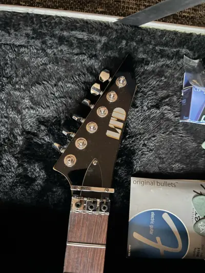 Guitarra Eléctrica ESP LTD MH-50 Black Floyd Rose - miniatura 2