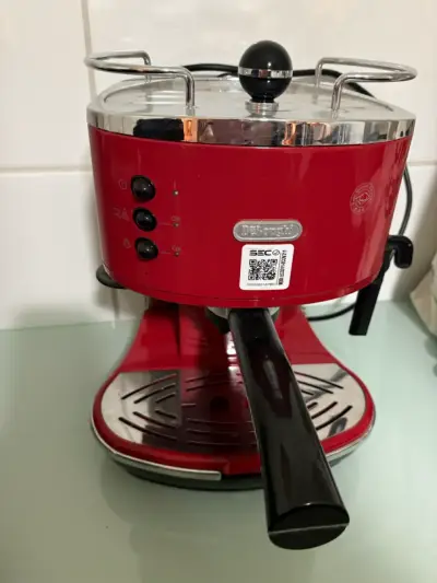 Máquina de café espresso roja - miniatura 2
