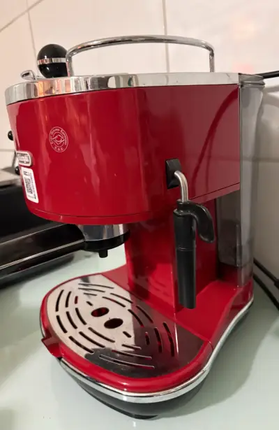 Máquina de café espresso roja - miniatura 4